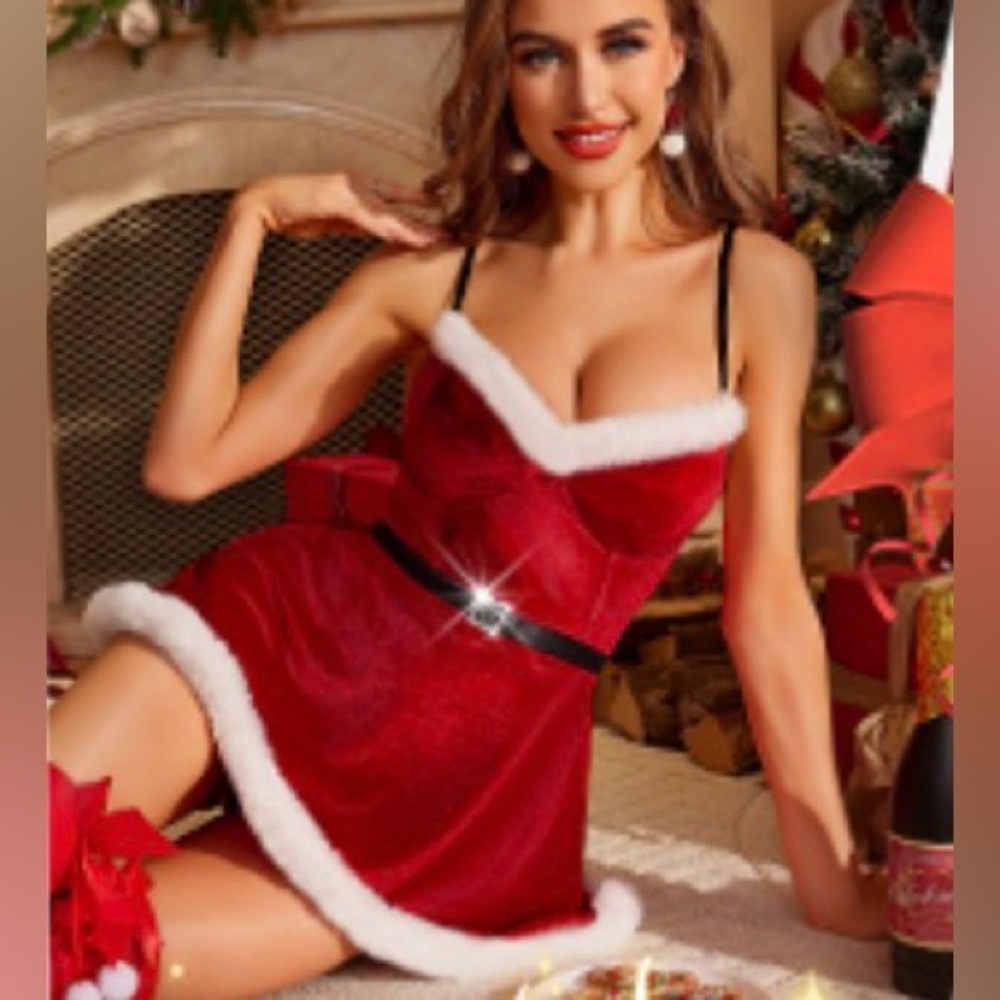 🆕Festive Red Velvet Santa Chemise with White Faux Fur Trim - Picture 3 of 16